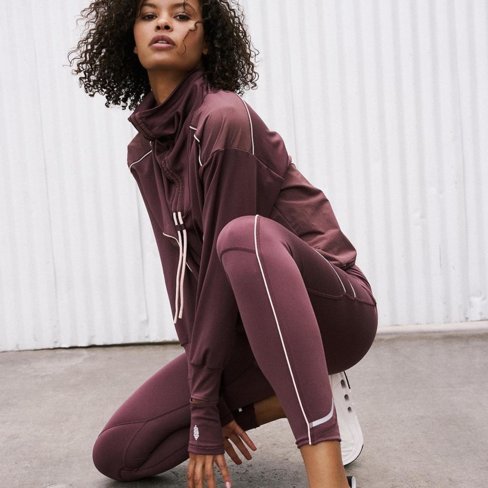 FREE PEOPLE Act Fast Warmth Layer in maroon NWOT sz Large